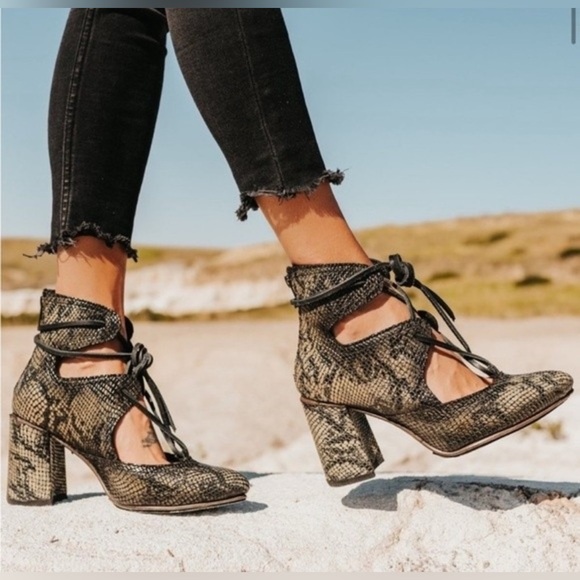 Freebird By Steven Joyce Snakeskin Booties Size 8 - Picture 1 of 11